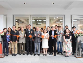 พิธีเปิดงานแสดงดุษฎีนิพนธ์ของนักศึกษา ปริญญาเอกหลักสูตรปรัชญาดุษฎีบัณฑิต สาขาวิชาศิลปะการออกแบบ(หลักสูตรนานาชาติ) จำนวน 10 คน